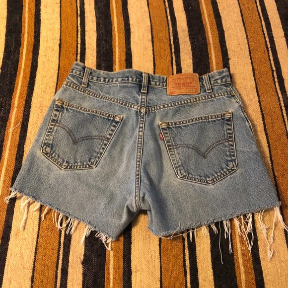 Vintage Levi's Jean Shorts 505 Denim Distressed 34 - Picture 5 of 5